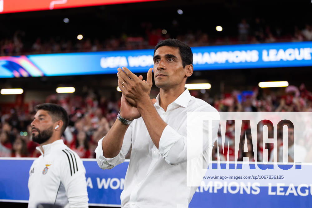 Ivan Baptista, head coach of SL Benfica seen during the UEFA Women s Champions League match between SL Benfica and Arsenal at Estadio da Luz. Final Score; SL Benfica 0 : 2 Arsenal Lisboa Portugal - ZUMAs197 20251016_aaa_s197_557