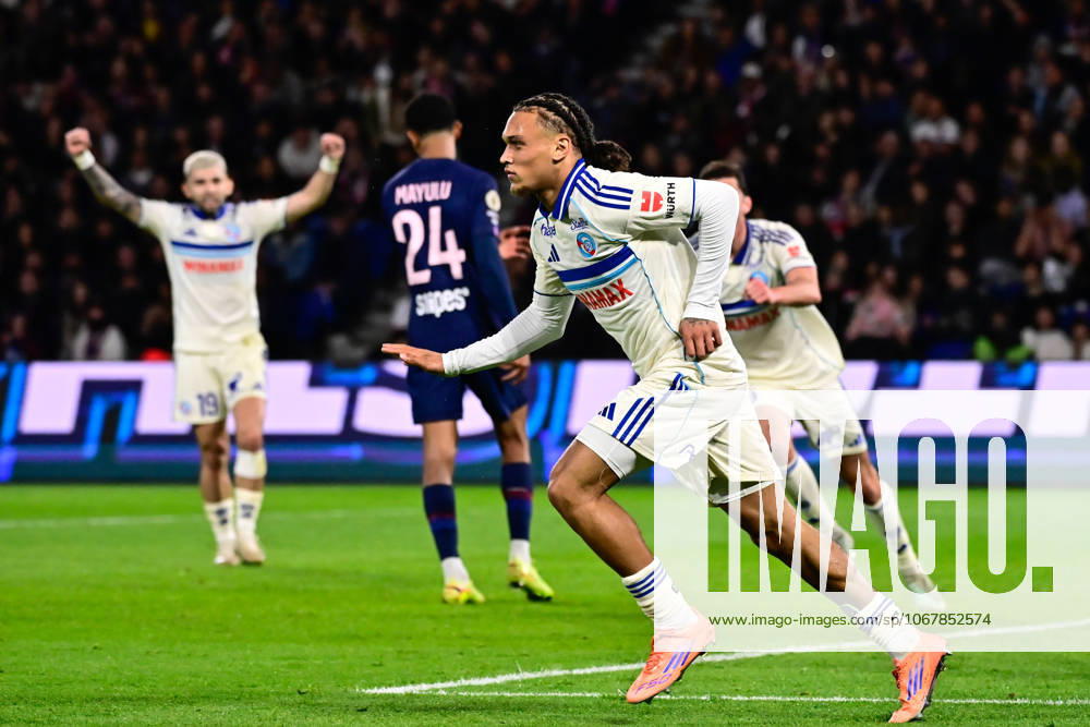 Diego Moreira ( 7 - Strasbourg ) celebrates after scoring during the Ligue 1 match between Paris Saint Germain and RC Strasbourg Alsace at Parc Des Princes on October 16 , 2025 in Paris, France. ( Photo by Federico Pestelini PsnewZ ) -