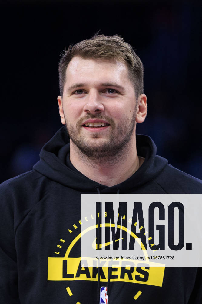 Luka Doncic 77 of the Los Angeles Lakers prior to their preseason NBA, Basketball Herren, USA game against against the Sacramento Kings on Friday October 17, 2025 at Crypto.com Arena in Los Angeles, California. ARIANA RUIZ PI Los Angeles USA - ZUMAp124 20251017_zaa_p124_001