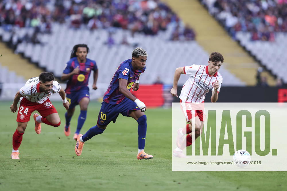 Lamine Yamal of FC Barcelona, Barca in action during the Spanish league, La Liga EA Sports, football match played between FC Barcelona and Girona FC at Estadi Olimpic Lluis Companys on October 18, 2025 in Barcelona, Spain. Barcelona SPAIN - ZUMAa181 20251018_zaa_a181_092