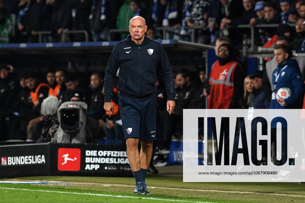 Trainer Uwe Rösler (VfL Bochum) schaut waehrend des Spiels der 2. Bundesliga zwischen VfL Bochum und Hertha BSC, Vonovia Ruhrstadion am 18. October 2025 in Bochum, Deutschland. (Foto von Ralf Treese DeFodi Images) +++ Trainer Uwe Rösler (VfL Bochum) looks on during the 2. Bundesliga match between VfL Bochum and Hertha BSC at Vonovia Ruhrstadion on October 18, 2025 in Bochum, Germany. (Photo by Ralf Treese DeFodi Images) (Photo by Ralf Treese DeFodi Images) Coach Uwe Rösler VfL Bochum looks on during the 2 Bundesliga match between VfL Bochum and Hertha BSC at Vonovia Ruhrstadion on October 18, 2025 in Bochum, Germany, Germany Photo by Ralf Treese DeFodi Images Trainer Uwe Rösler VfL Bochum looks on during the 2 Bundesliga match between VfL Bochum and Hertha BSC at Vonovia Ruhrstadion on October 18, 2025 in Bochum, Germany Photo by Ralf Treese DeFodi Images Photo by Ralf Treese DeFodi Images