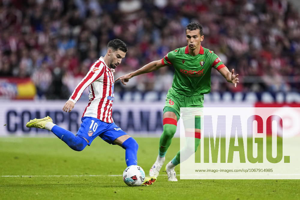 Alex Baena of Atletico de Madrid and Lucas Torro of CA Osasuna in action during the Spanish league, La Liga EA Sports, football match played between Atletico de Madrid and CA Osasuna at Riyadh Air Metropolitano stadium on October 18, 2025 in Madrid, Spain. Madrid SPAIN - ZUMAa181 20251018_zaa_a181_203