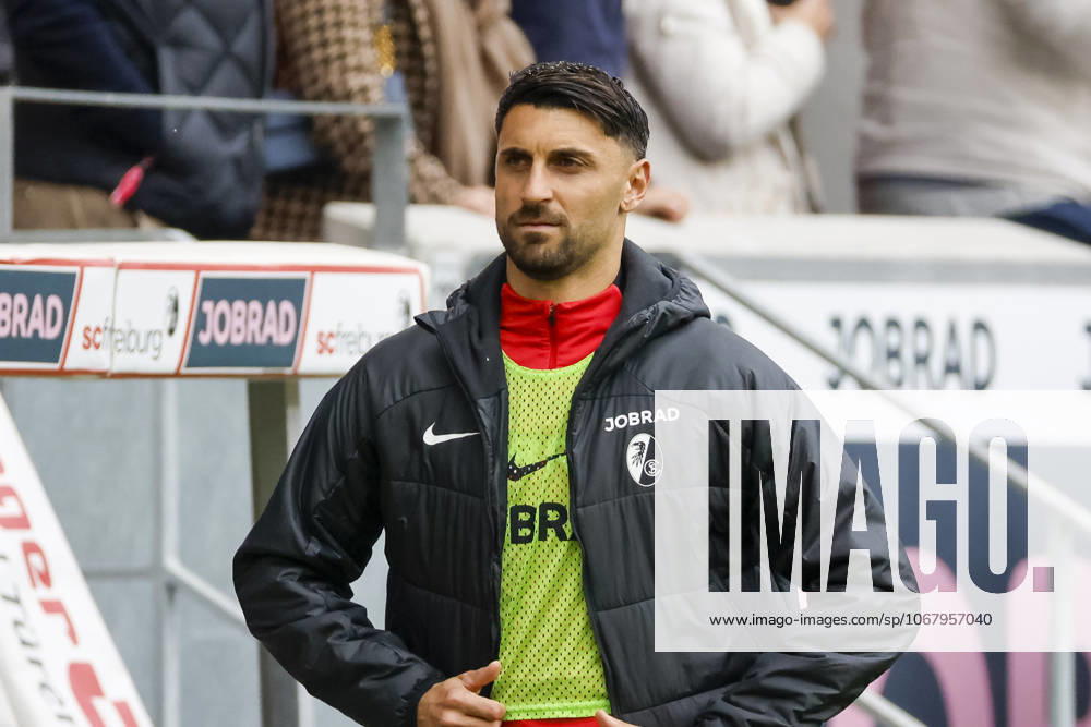 Vincenzo Grifo SC Freiburg, 32 before kick-off , Germany, Soccer, 1 Bundesliga, Matchday 7, 2025 2026, SC Freiburg vs Eintracht Frankfurt, 19 10 2025, Europa Park Stadion, Freiburg im Breisgau, Germany Freiburg im Breisgau Europa Park Stadion Baden Württemberg Germany