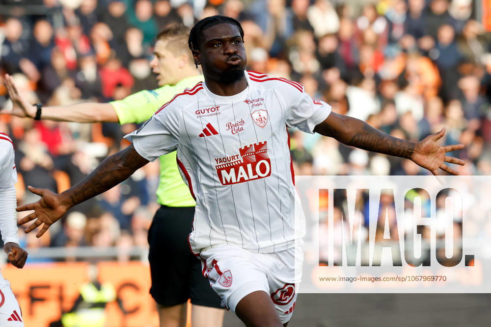 FC Lorient v Stade Brestois 29 - Ligue 1 McDonald s 2025 2026 07 Junior DINA EBIMBE (sb29) during the Ligue 1 McDonald s match between Lorient and Brest at Stade du Moustoir on October 19, 2025 in Lorient, France. Lorient France