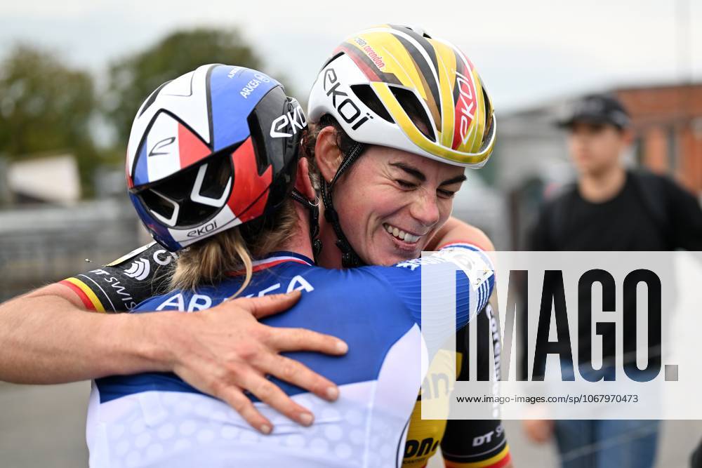 Belgian Marion Norbert Riberolle celebrate after winning the women elite race of the Cyclocross Ruddervoorde, Sunday 19 October 2025 in Ruddervoorde, stage 1 (out of 7) of the Superprestige cyclocross cycling competition. LUCxCLAESSEN x137309466x