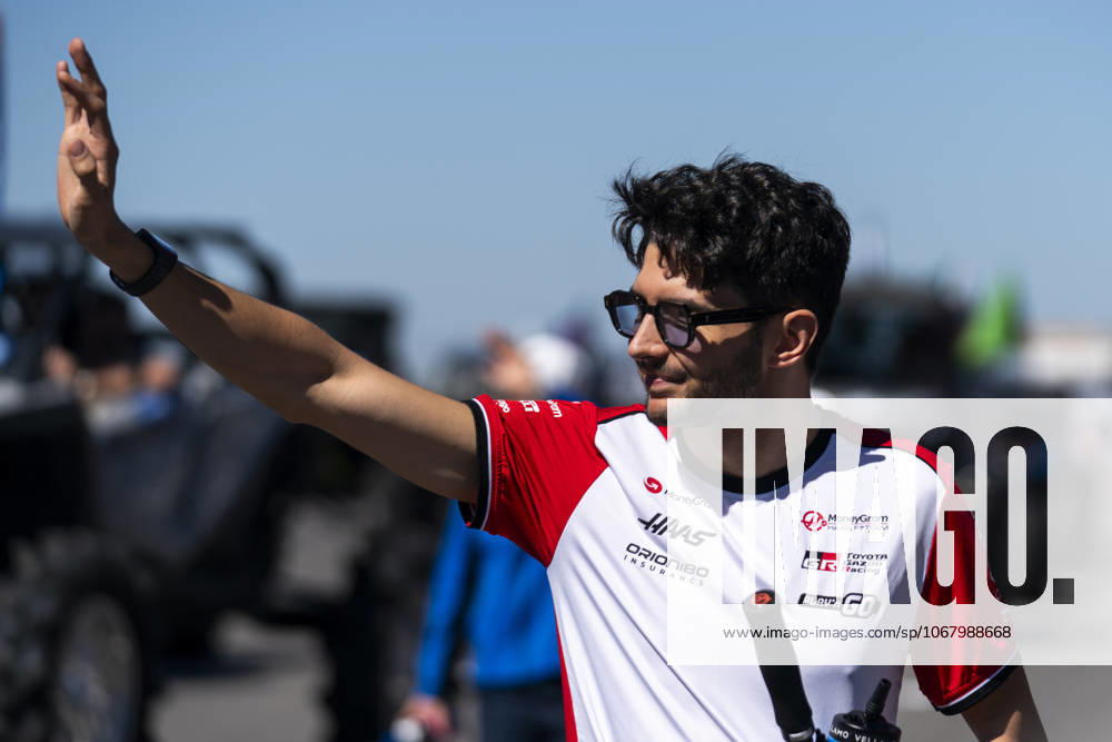 French Formula One driver Esteban Ocon of Haas F1 Team waves to fans following the drivers parade prior to the Formula One United States Grand Prix at the Circuit of the Americas in Austin, Texas on Sunday, October 19, 2025. AUS2025101929 GREGxNASH