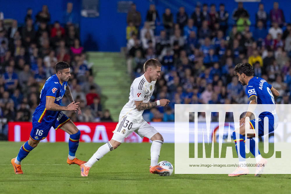 FRANCO MASTANTUONO of Real Madrid CF during the match belonging to the 25 26 season of La Liga EA soccer Ã¢â‚¬oe GETAFE CF vs. REAL MADRID CF Ã¢â‚¬Â held on October 19, 2025, at the Coliseum Stadiumo, Madrid, Spain. Madrid Spain - ZUMAc312 20251020_zsp_c312_029