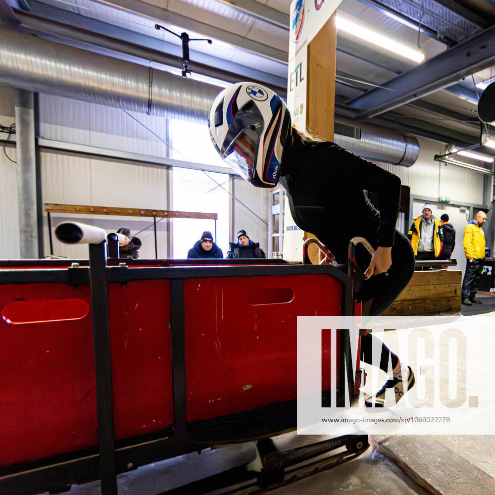 GER, Bobsleigh, Season 25 26, Women, Central performance test in bobsleigh push test Traditionally, the best German bobsleigh pilots and their pushers met in Oberhof for a test of strength 98559 Oberhof LOTTO Thüringen EISARENA Oberho Thüringen Germany