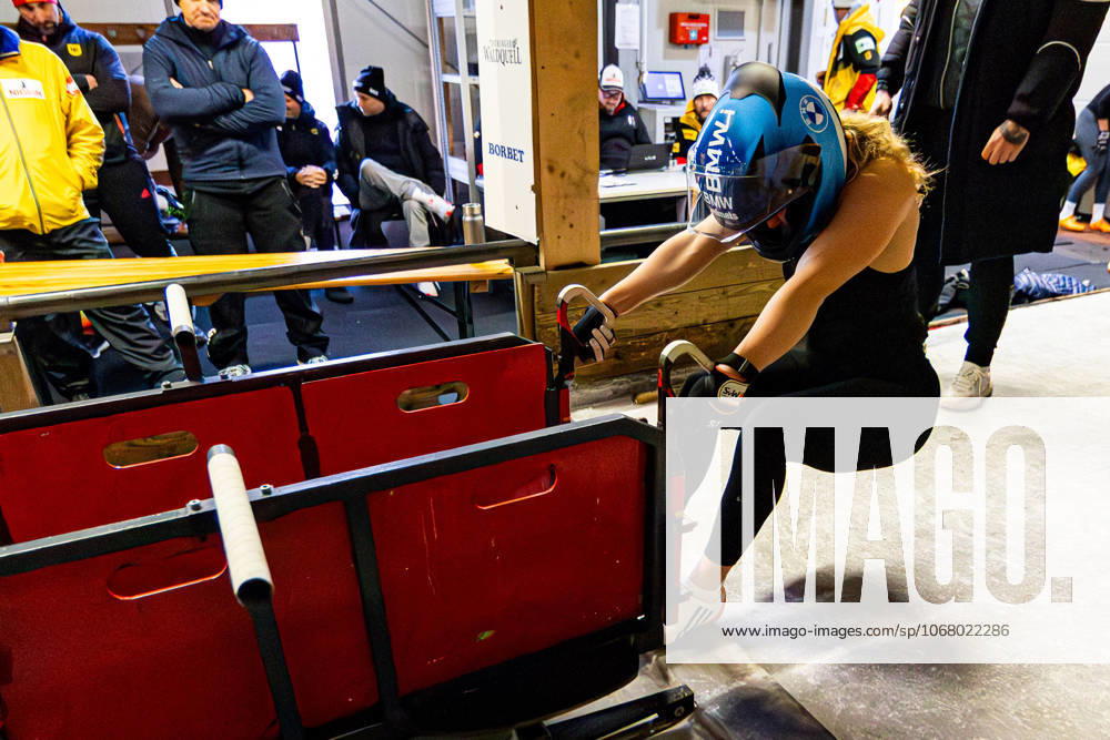 GER, Bobsleigh bobsleigh, Season 25 26, Women, Central performance test in bobsleigh push test Charlotte Candrix Traditionally, the best German bobsleigh pilots and their pushers met in Oberhof for a test of strength 98559 Oberhof LOTTO Thüringen EISARENA Oberho Thüringen Germany