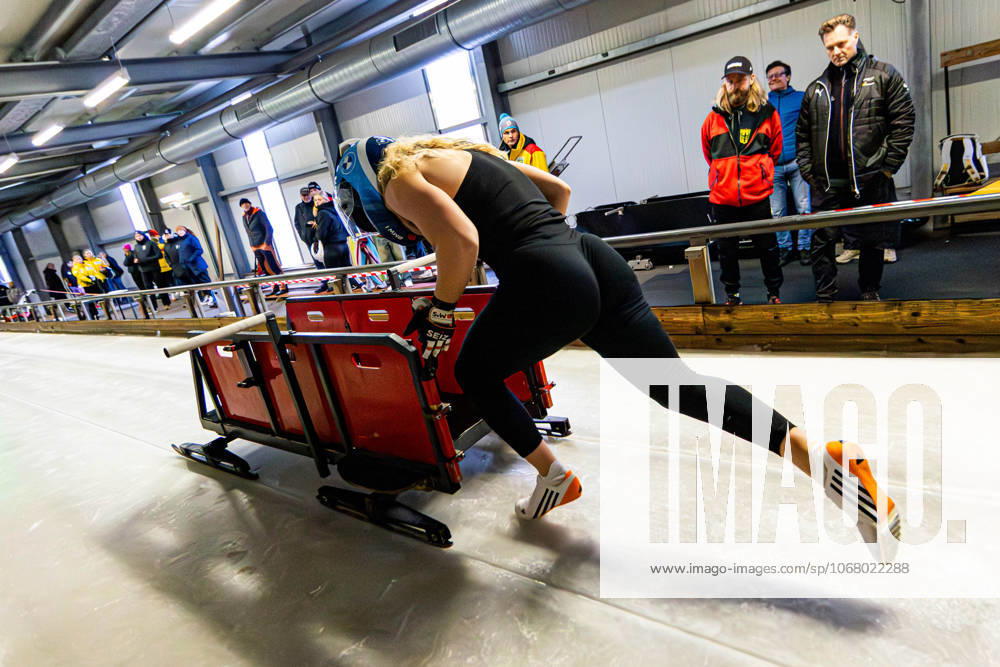 GER, Bobsleigh bobsleigh, Season 25 26, Women, Central performance test in bobsleigh push test Charlotte Candrix Traditionally, the best German bobsleigh pilots and their pushers met in Oberhof for a test of strength 98559 Oberhof LOTTO Thüringen EISARENA Oberho Thüringen Germany
