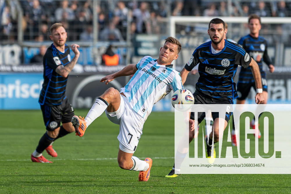 Florian Niederlechner TSV 1860 Muenchen, 07 before Rasim Bulic MSV Duisburg, 06 GER, TSV 1860 Muenchen vs MSV Duisburg, Football, 3 Bundesliga, Matchday 11, Season 2025 2026, 19 10 2025 GER, TSV 1860 Muenchen vs MSV Duisburg, Football, 3 Bundesliga, Matchday 11, Season 2025 2026, 19 10 2025 Muenchen