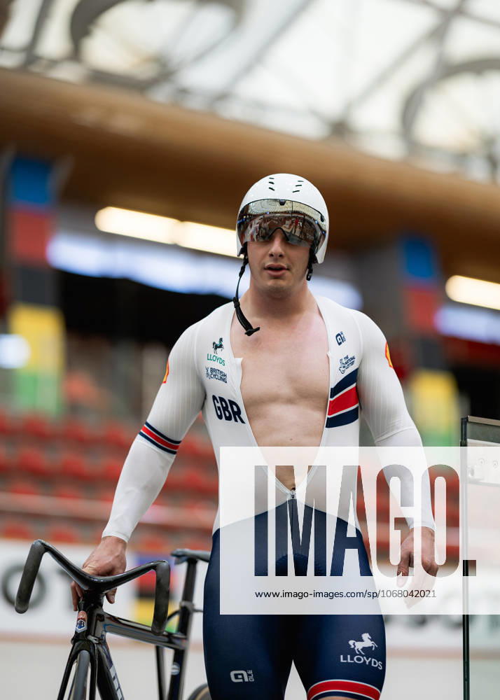 2025 Tissot UCI Track World Championships Picture by Alex Whitehead SWpix.com - 20 10 2025 - Cycling - 2025 Tissot UCI Track World Championships - Velodromo PenalolÃ n, Santiago, Chile - Training - Matthew Richardson of Great Britain. Santiago Velodromo Parque PenalolÃ n Chile