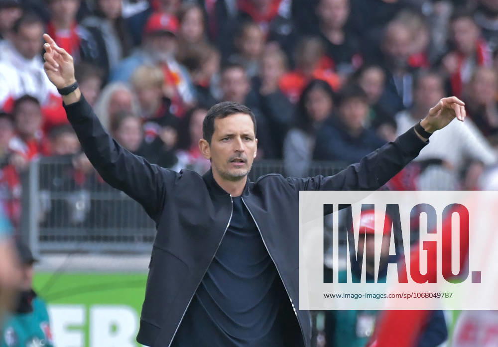 Soccer 1 Bundesliga, SC Freiburg Eintracht Frankfurt v l Trainer Dino Toppmoeller Toppmöller Eintracht Frankfurt Freiburg