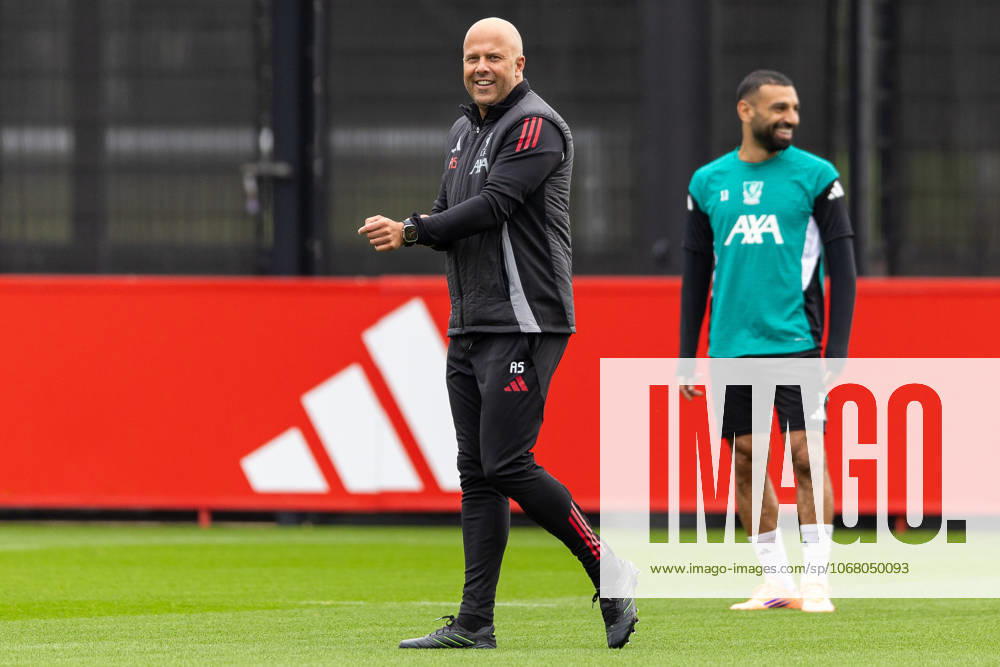 Football - UEFA Champions League - Eintracht Frankfurt v Liverpool FC LIVERPOOL, ENGLAND - Tuesday, October 21, 2025: Liverpool s Arne Slot during a training session at the AXA Training Centre ahead of the UEFA Champions League match between Eintracht Frankfurt and Liverpool FC. (Photo by Jessica Hornby Propaganda)