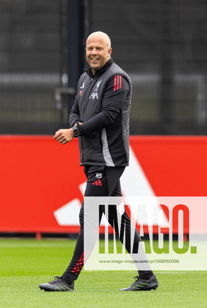 Football - UEFA Champions League - Eintracht Frankfurt v Liverpool FC LIVERPOOL, ENGLAND - Tuesday, October 21, 2025: Liverpool s Arne Slot during a training session at the AXA Training Centre ahead of the UEFA Champions League match between Eintracht Frankfurt and Liverpool FC. (Photo by Jessica Hornby Propaganda)