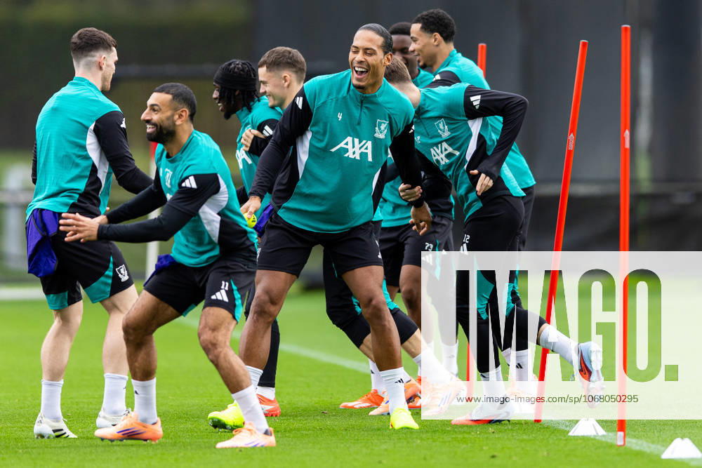Football - UEFA Champions League - Eintracht Frankfurt v Liverpool FC LIVERPOOL, ENGLAND - Tuesday, October 21, 2025: Liverpool s captain Virgil van Dijk during a training session at the AXA Training Centre ahead of the UEFA Champions League match between Eintracht Frankfurt and Liverpool FC. (Photo by Jessica Hornby Propaganda)
