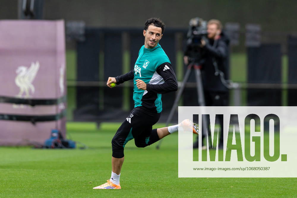 Football - UEFA Champions League - Eintracht Frankfurt v Liverpool FC LIVERPOOL, ENGLAND - Tuesday, October 21, 2025: Liverpool s Curtis Jones during a training session at the AXA Training Centre ahead of the UEFA Champions League match between Eintracht Frankfurt and Liverpool FC. (Photo by Jessica Hornby Propaganda)