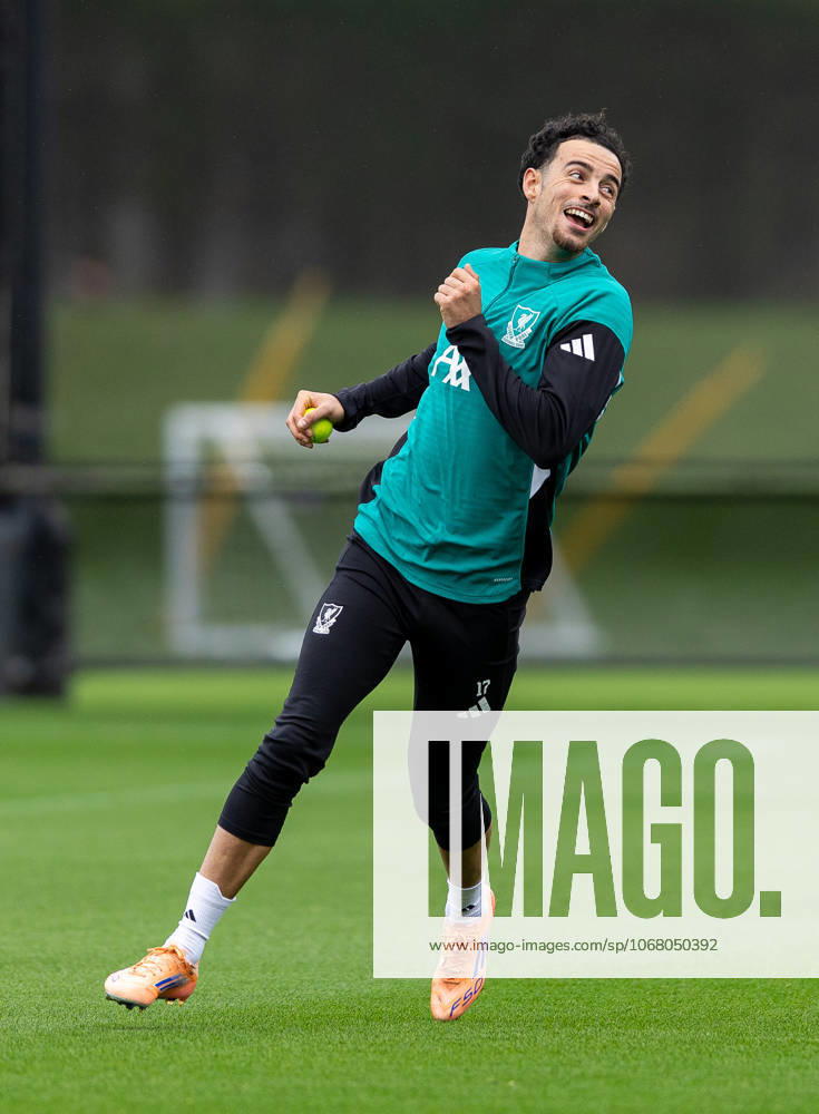 Football - UEFA Champions League - Eintracht Frankfurt v Liverpool FC LIVERPOOL, ENGLAND - Tuesday, October 21, 2025: Liverpool s Curtis Jones during a training session at the AXA Training Centre ahead of the UEFA Champions League match between Eintracht Frankfurt and Liverpool FC. (Photo by Jessica Hornby Propaganda)