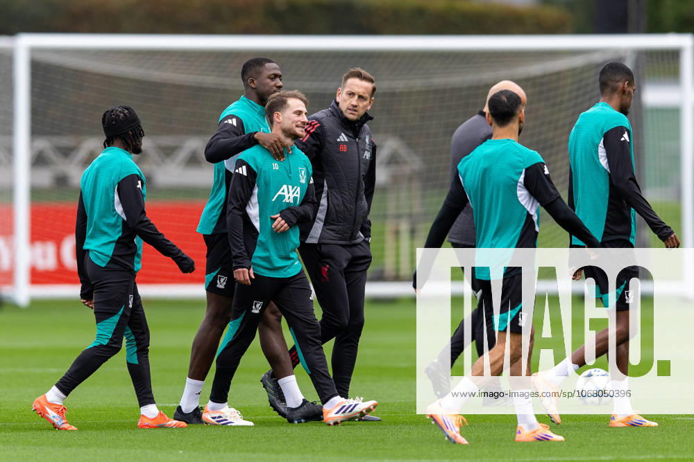 Football - UEFA Champions League - Eintracht Frankfurt v Liverpool FC LIVERPOOL, ENGLAND - Tuesday, October 21, 2025: Liverpool s Ibrahima Konate and Alexis Mac Allister during a training session at the AXA Training Centre ahead of the UEFA Champions League match between Eintracht Frankfurt and Liverpool FC. (Photo by Jessica Hornby Propaganda)
