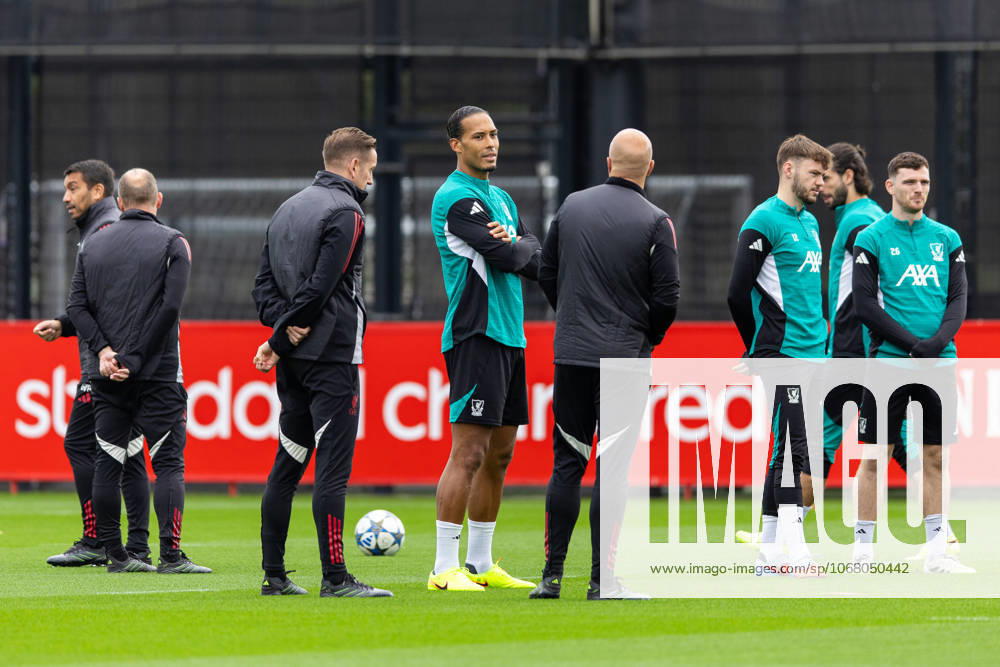 Football - UEFA Champions League - Eintracht Frankfurt v Liverpool FC LIVERPOOL, ENGLAND - Tuesday, October 21, 2025: Liverpool s captain Virgil van Dijk during a training session at the AXA Training Centre ahead of the UEFA Champions League match between Eintracht Frankfurt and Liverpool FC. (Photo by Jessica Hornby Propaganda)