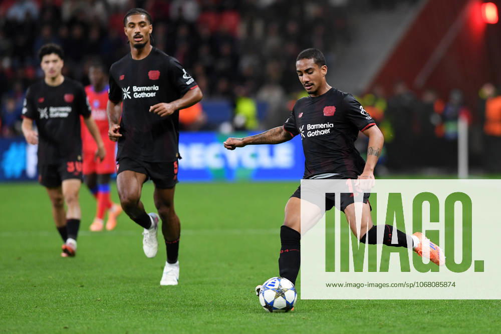 Arthur (Bayer 04 Leverkusen) in Aktion, am Ball, Einzelaktion waehrend des Spiels der UEFA Champions League 2025 26, 3. Spieltag Ligaphase zwischen Bayer 04 Leverkusen und Paris Saint-Germain, BayArena am 21. October 2025 in Leverkusen, Deutschland. (Foto von Ralf Treese DeFodi Images) +++ Arthur (Bayer 04 Leverkusen) in Aktion, am Ball, Einzelaktion during the UEFA Champions League 2025 26 League Phase MD3 match between Bayer 04 Leverkusen and Paris Saint-Germain at BayArena on October 21, 2025 in Leverkusen, Germany. (Photo by Ralf Treese DeFodi Images) Arthur Bayer 04 Leverkusen in action, on the ball, single action during the UEFA Champions League 2025 26 League Phase MD3 match between Bayer 04 Leverkusen and Paris Saint Germain at BayArena on October 21, 2025 in Leverkusen, Germany Photo by Ralf Treese DeFodi Images Arthur Bayer 04 Leverkusen in action, on the ball, single action during the UEFA Champions League 2025 26 League Phase MD3 match between Bayer 04 Leverkusen and Paris Saint Germain at BayArena on October 21, 2025 in Leverkusen, Germany Photo by Ralf Treese DeFodi Images