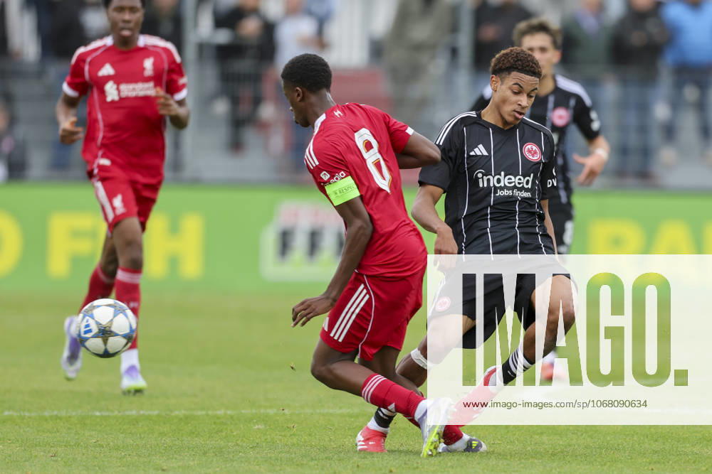 Football UEFA Youth League Eintracht Frankfurt Liverpool FC 07 09 25, Trey Nyoni Liverpool , Yannis Ahouannou Frankfurt