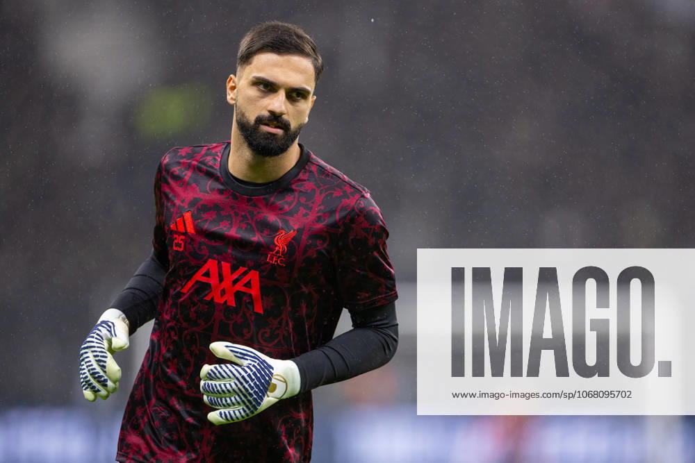Football - UEFA Champions League - League Phase - Eintracht Frankfurt v Liverpool FC FRANKFURT, GERMANY - Wednesday, October 22, 2025: Liverpool s goalkeeper Giorgi Mamardashvili during the pre-match warm-up before the UEFA Champions League match between Eintracht Frankfurt and Liverpool FC at the Waldstadion. (Photo by David Rawcliffe Propaganda) FRANKFURT Waldstadion HESSE GERMANY