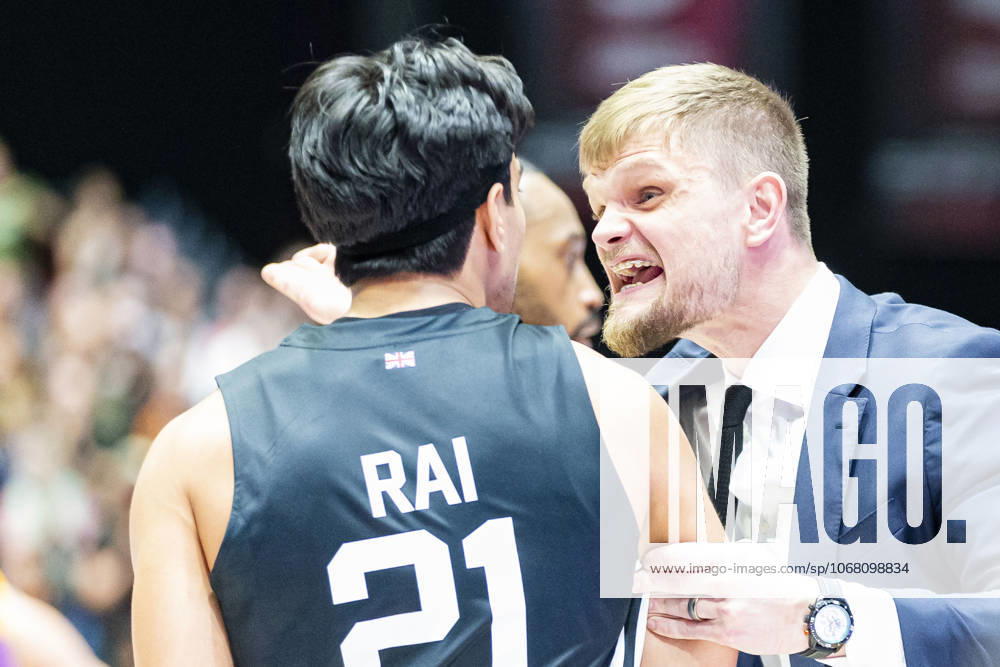 Basketball BKT EuroCup, NINERS Chemnitz London Lions v l Aaryn Rai London Lions and Tautvydas Sabonis London Lions Chemnitz