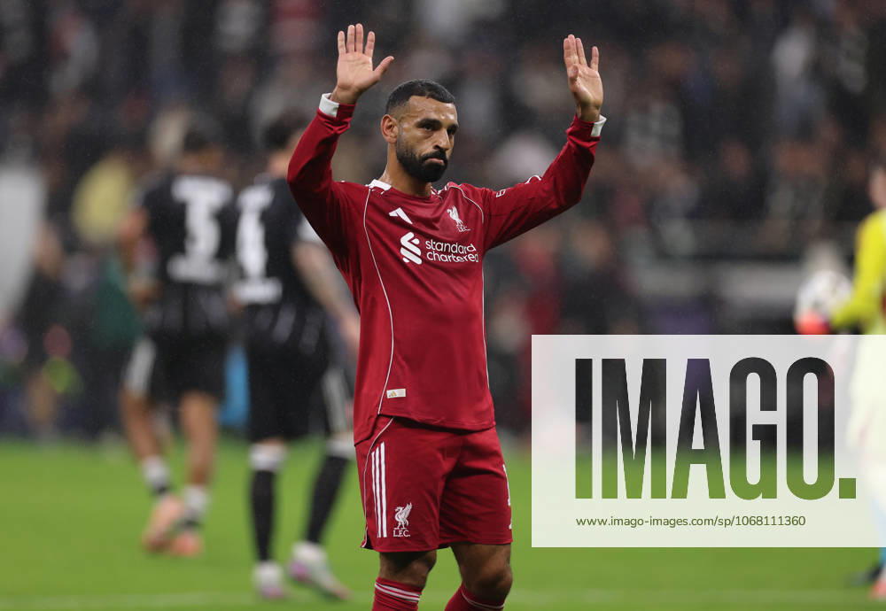 Football UEFA Champions League, Eintracht Frankfurt Liverpool FC, emonline,, v l , Mohamed Salah Liverpool FC thanks the fans, thanks, thanks, team after the match, after the match, thanks the fans, applauds the fans DFL DFB REGULATIONS PROHIBIT ANY USE OF PHOTOGRAPHS AS IMAGE SEQUENCES AND OR QUASI VIDEO