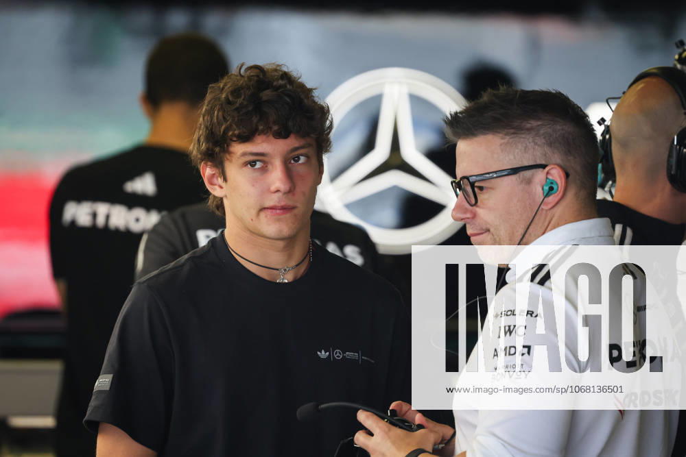 F1 - MEXICO CITY GRAND PRIX 2025 KIMI ANTONELLI Andrea (ita), Mercedes AMG F1 Team W16, BONNINGTON Peter, Race engineer of Mercedes AMG F1 Team, portrait during the 2025 Formula 1 Mexico City Grand Prix, 20th round of the 2025 FIA Formula One World Championship, WM, Weltmeisterschaft from October 24 to 26, 2025 on the Autodromo Hermanos Rodriguez, in Mexico City, Mexico - Mexico CityMexico