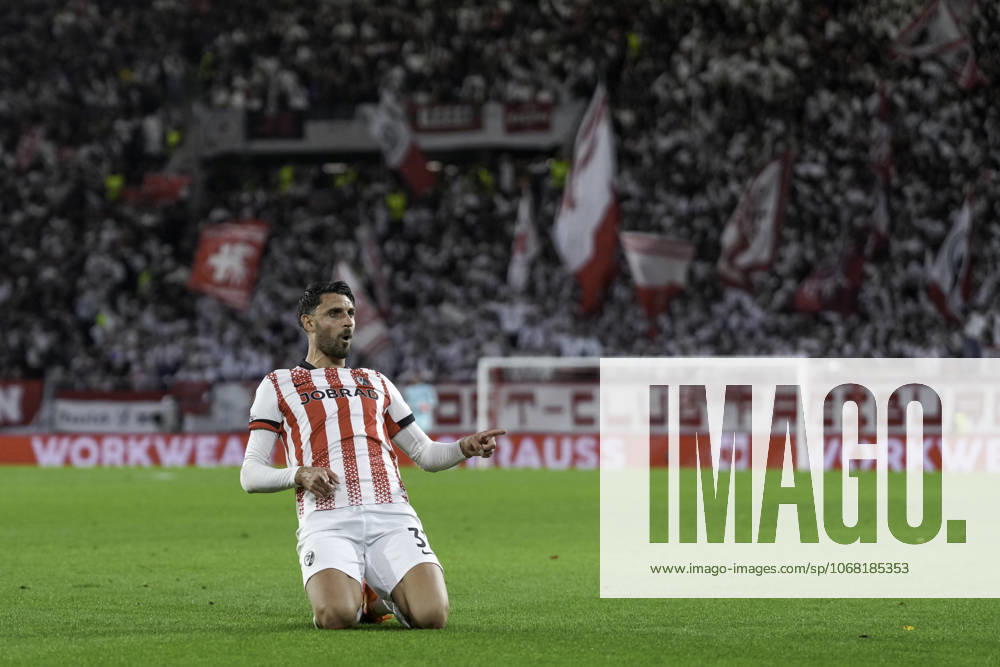 Vincenzo Grifo SC Freiburg, 32 scores from free kick, goal celebration, emotions, goal shot, goal, goal, goal, Germany, football, UEFA Europa League, matchday 3, league phase, 2025 2026, SC Freiburg vs FC Utrecht, 23 10 2025, Europa Park Stadion, Freiburg, Germany Freiburg Europa Park Stadion Baden Württemberg Germany