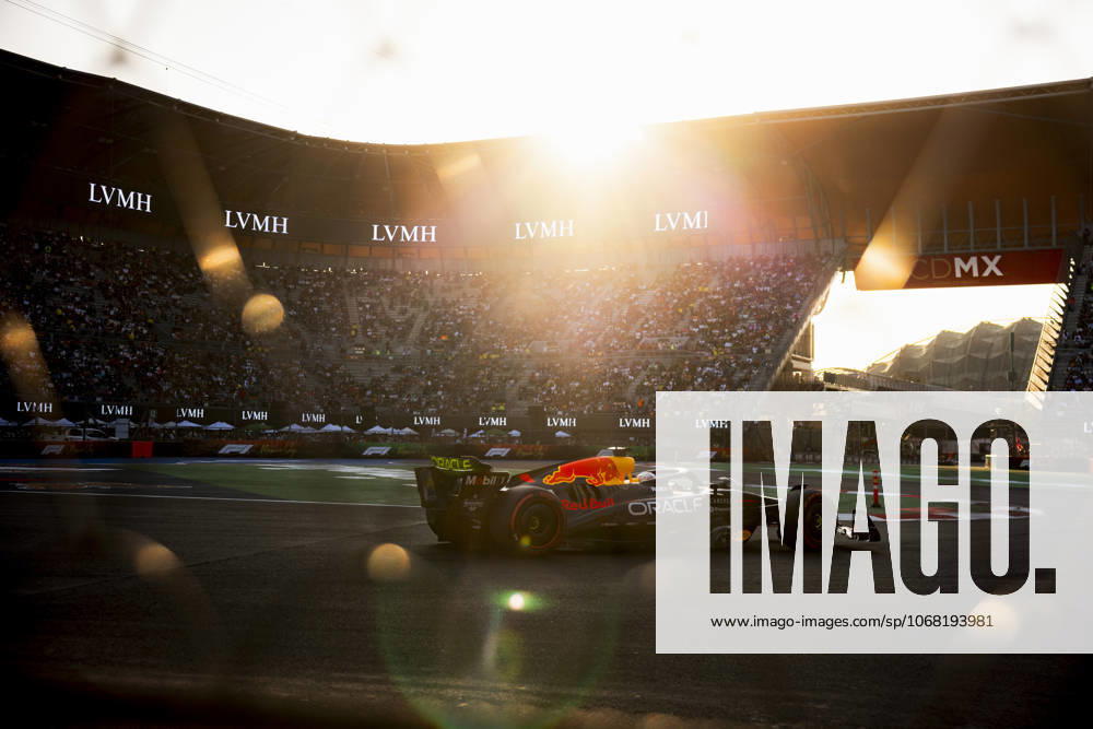 Formula?1 Gran?Premio?de?la?Ciudad?de? México?2025 Alexis Perrin OVERTAKE MAXPPP - Mexico?City 25 10 2025 01 VERSTAPPEN Max (nld), Oracle Red Bull Racing, action at the Formula?1 Gran?Premio?de?la?Ciudad?de?México?2025, the 20th round of the 2025 FIA Formula?1 World Championship, WM, Weltmeisterschaft at the Autódromo?Hermanos?Rodríguez in Mexico?City, Mexico, from 23 to 26 October 2025 Mexico?City Autódromo Hermanos Rodríguez Mexico