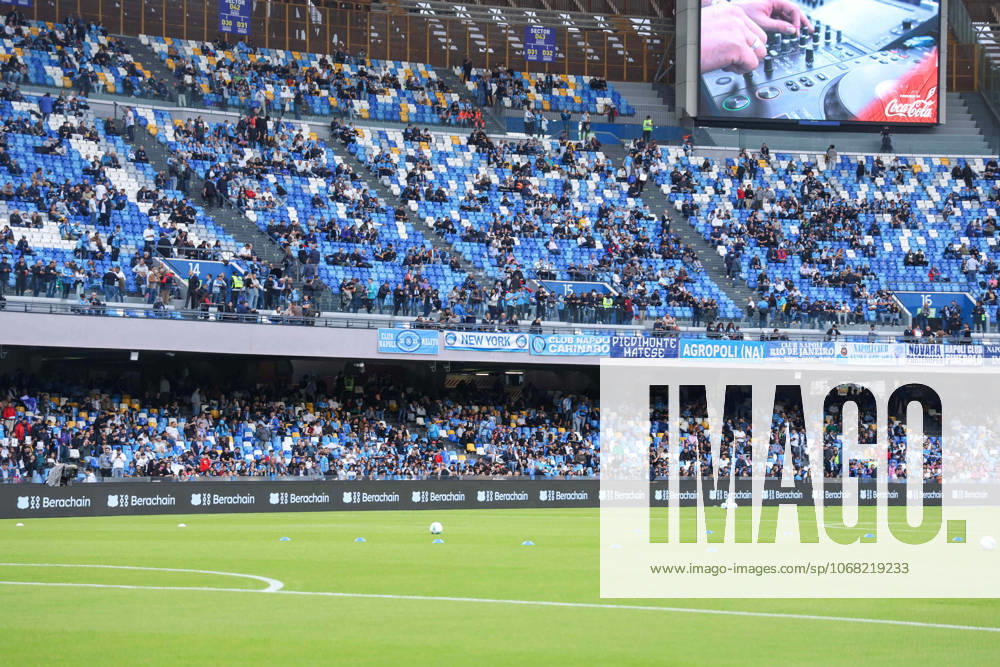 Supporters of SSC Napoli During the 2025 26 Italian Serie A football match between SSC Napoli and Internazionale Milano at the Diego Armando Maradona Stadium in Naples on October 25, 2025...Pictured: Napoli ITALIA - ZUMAs236 20251025_aap_s236_002
