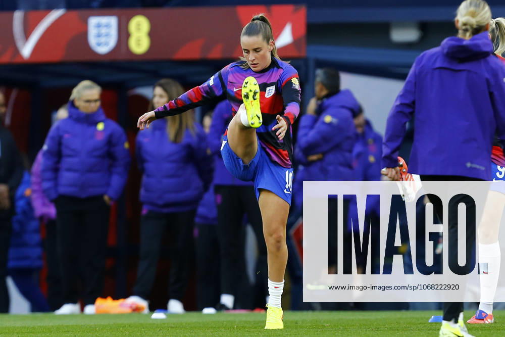 England v Brazil, Manchester, UK - 25 October 2025 Ella Toone of England warms up before kick off in the Womens International Friendly, Länderspiel, Nationalmannschaft match between England and Brazil at The Etihad Stadium on 25 October 2025 in Manchester, England (Photo by Steve Taylor PPAUK) Manchester The Etihad Stadium Greater Manchester England