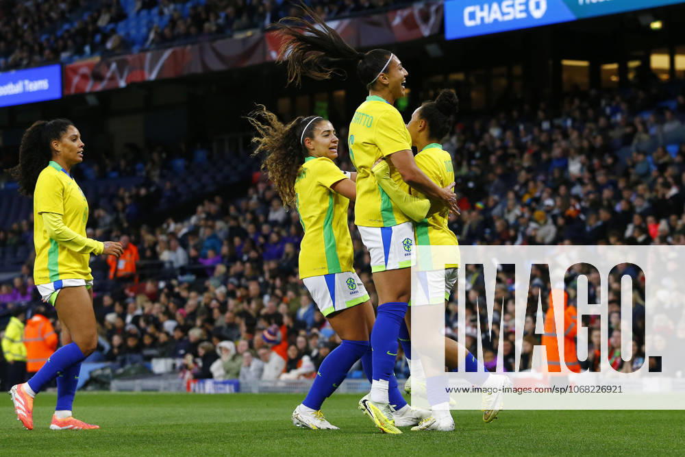 England v Brazil, Manchester, UK - 25 October 2025 Goal celebrations for Dudinha of Brazil during the Womens International Friendly, Länderspiel, Nationalmannschaft match between England and Brazil at The Etihad Stadium on 25 October 2025 in Manchester, England (Photo by Steve Taylor PPAUK) Manchester The Etihad Stadium Greater Manchester England
