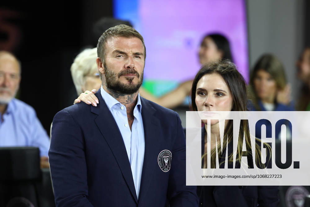 FT. LAUDERDALE, FL - OCTOBER 24: Inter Miami owner David Beckham watches the pre-game entrance with his wife Victoria before the playoff match between Nashville SC and Inter Miami CF on Friday, October 24, 2025 at Chase Stadium in Fort Lauderdale, FL (Photo by Peter Joneleit Icon Sportswire) SOCCER: OCT 24 MLS, Fussball Herren, USA Cup Playoffs Inter Miami CF vs Nashville SC Icon251024012