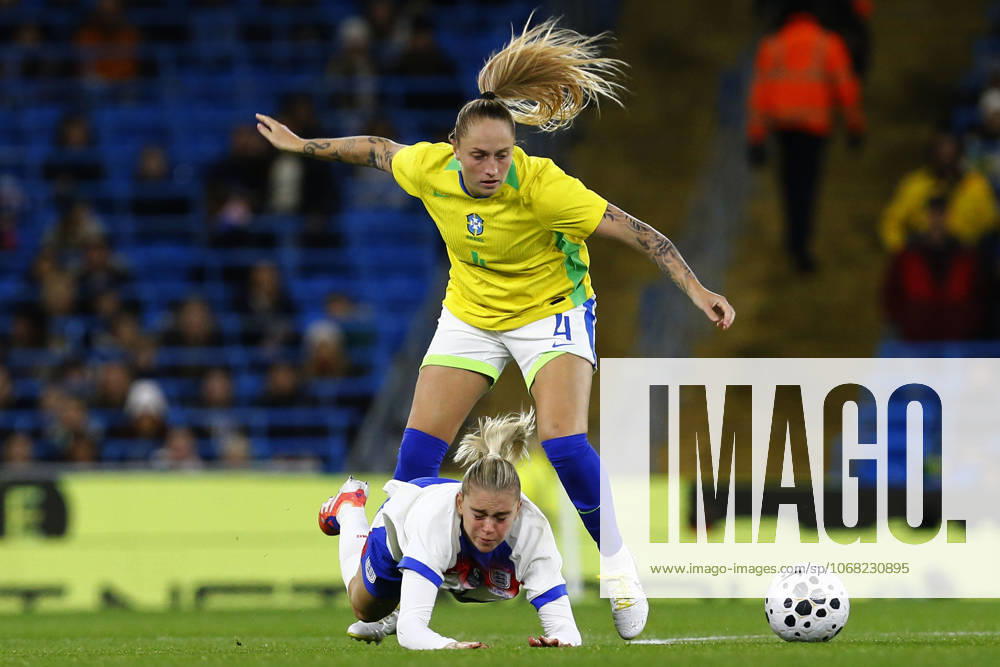 England v Brazil, Manchester, UK - 25 October 2025 Alessia Russo of England is fouled by Isa Haas of Brazil during the Womens International Friendly, Länderspiel, Nationalmannschaft match between England and Brazil at The Etihad Stadium on 25 October 2025 in Manchester, England (Photo by Steve Taylor PPAUK) Manchester The Etihad Stadium Greater Manchester England