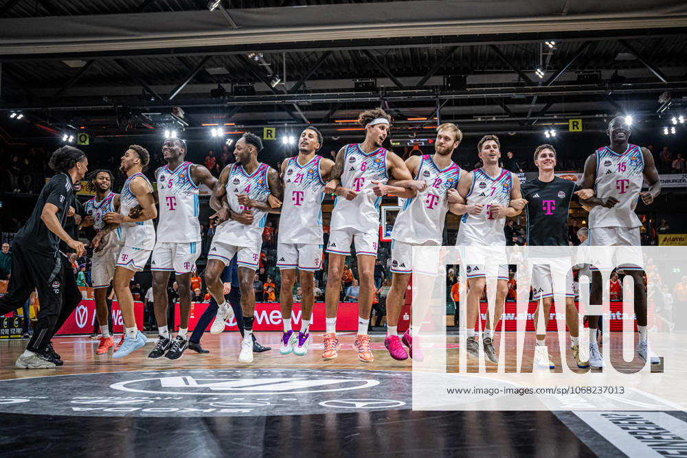 1 Basketball Bundesliga, easyCredit BBL, Season 2025 2026, Men, Main round, Matchday 5, 25 10 2025, RASTA Vechta Telekom Baskets Bonn The Telekom Baskets Bonn team after the game Vechta RASTA Dome Lower Saxony Germany