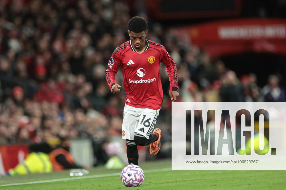 Premier League Manchester United, ManU v Brighton and Hove Albion Amad Diallo of Manchester United breaks with the ball during the Premier League match Manchester United vs Brighton and Hove Albion at Old Trafford, Manchester, United Kingdom, 25th October 2025 (Photo by Mark Cosgrove News Images) Manchester Old Trafford Greater Manchester United Kingdom