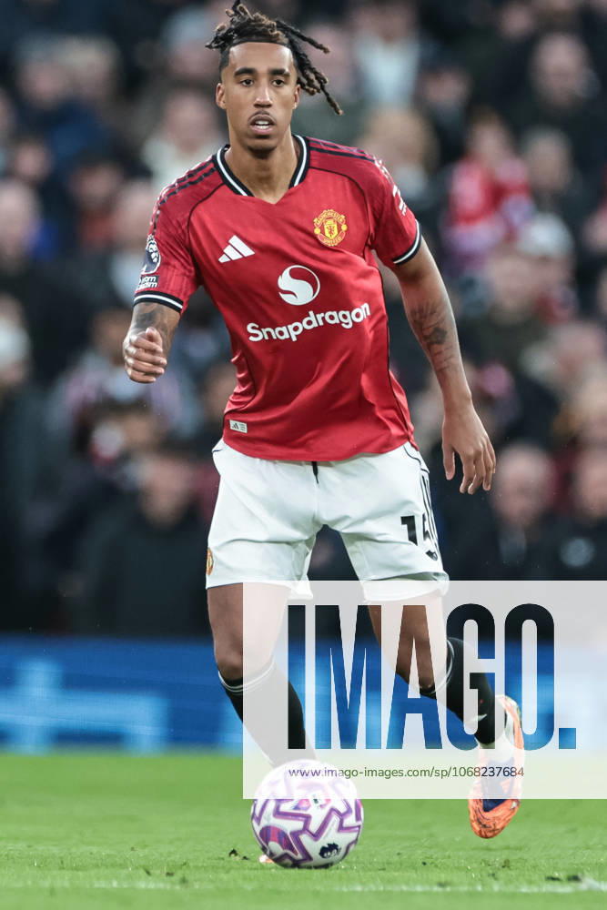 Premier League Manchester United, ManU v Brighton and Hove Albion Leny Yoro of Manchester United with the ball during the Premier League match Manchester United vs Brighton and Hove Albion at Old Trafford, Manchester, United Kingdom, 25th October 2025 (Photo by Mark Cosgrove News Images) Manchester Old Trafford Greater Manchester United Kingdom