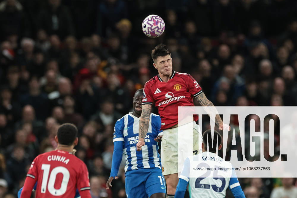 Premier League Manchester United, ManU v Brighton and Hove Albion Benjamin Sesko of Manchester United jumps up to win the high ball during the Premier League match Manchester United vs Brighton and Hove Albion at Old Trafford, Manchester, United Kingdom, 25th October 2025 (Photo by Mark Cosgrove News Images) Manchester Old Trafford Greater Manchester United Kingdom
