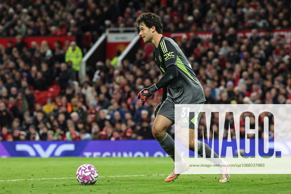 Premier League Manchester United, ManU v Brighton and Hove Albion Manchester United goalkeeper Senne Lammens in action during the Premier League match Manchester United vs Brighton and Hove Albion at Old Trafford, Manchester, United Kingdom, 25th October 2025 (Photo by Mark Cosgrove News Images) Manchester Old Trafford Greater Manchester United Kingdom