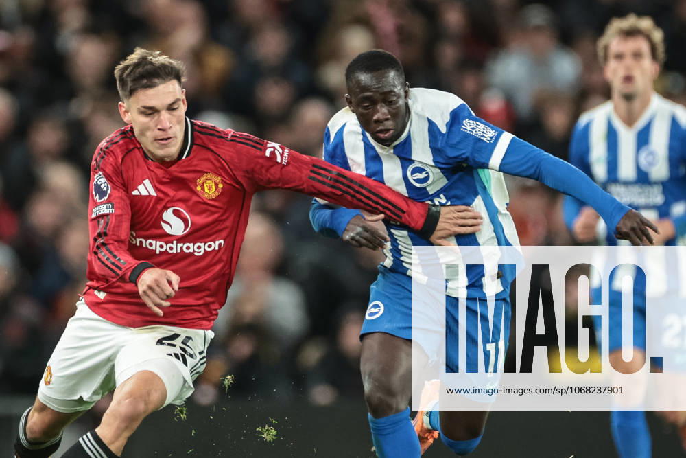 Premier League Manchester United, ManU v Brighton and Hove Albion Manuel Ugarte of Manchester United and Yankuba Minteh of Brighton & Hove Albion battle for the ball during the Premier League match Manchester United vs Brighton and Hove Albion at Old Trafford, Manchester, United Kingdom, 25th October 2025 (Photo by Mark Cosgrove News Images) Manchester Old Trafford Greater Manchester United Kingdom