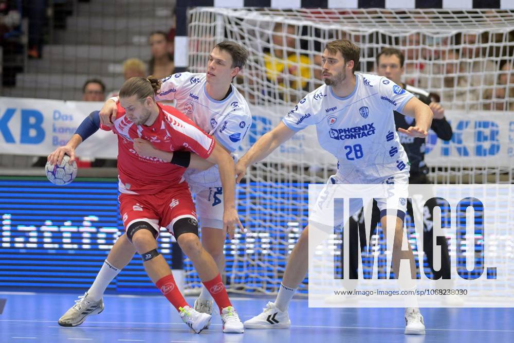 Olle Forsell Schefvert MT Melsungen 25 on the ball , Frederik Simak TBV Lemgo Lippe 8 , Hendrik Wagner TBV Lemgo Lippe 28 R , GER, MT Melsungen TBV Lemgo Lippe, Handball, 1 Bundesliga, 10 Matchday, Season 2025 2026, 25 10 2025, GER, MT Melsungen TBV Lemgo Lippe, Handball, 1 Bundesliga, 10 Matchday, Season 2025 2026, 25 10 2025 Kassel
