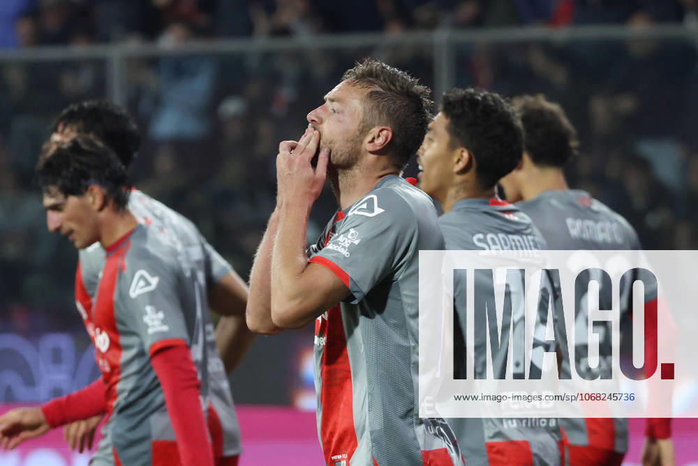Esultanza gol 1-0 UC Cremonese s Jamie Vardy during the Serie A soccer match between Cremonese and Atalanta at the Giovanni Zini Stadium in Cremona Italy - Sunday, 25 october 2025. - Soccer .