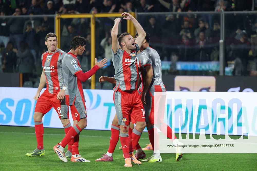 Esultanza gol 1-0 UC Cremonese s Jamie Vardy during the Serie A soccer match between Cremonese and Atalanta at the Giovanni Zini Stadium in Cremona Italy - Sunday, 25 october 2025. - Soccer .