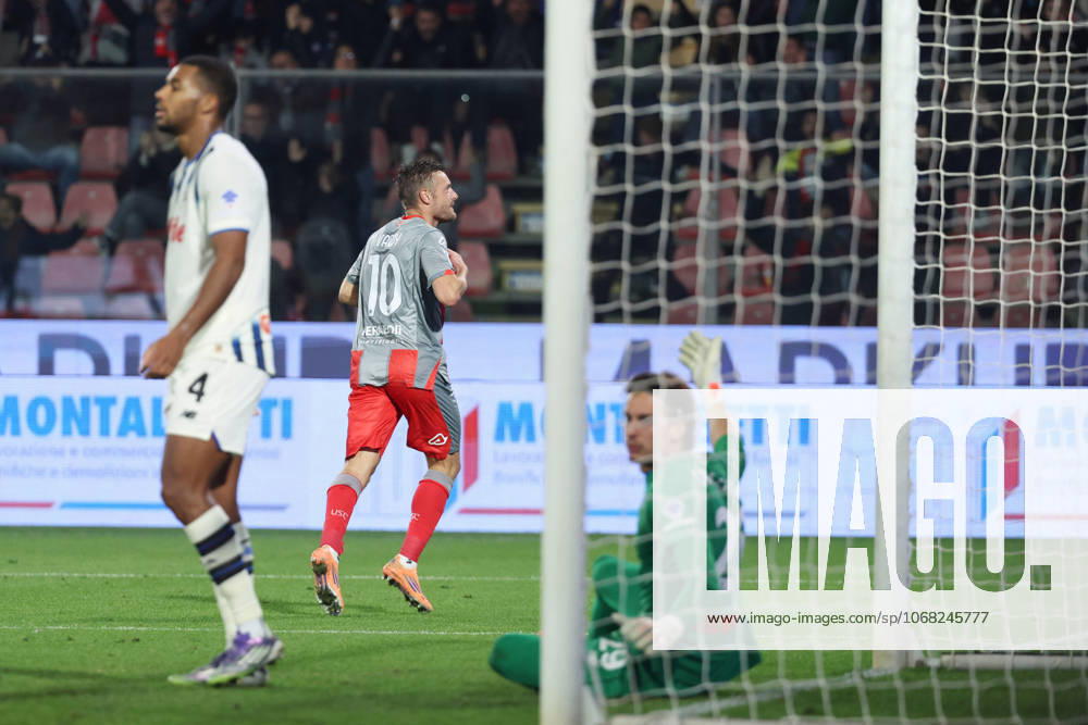 Esultanza gol 1-0 UC Cremonese s Jamie Vardy during the Serie A soccer match between Cremonese and Atalanta at the Giovanni Zini Stadium in Cremona Italy - Sunday, 25 october 2025. - Soccer .