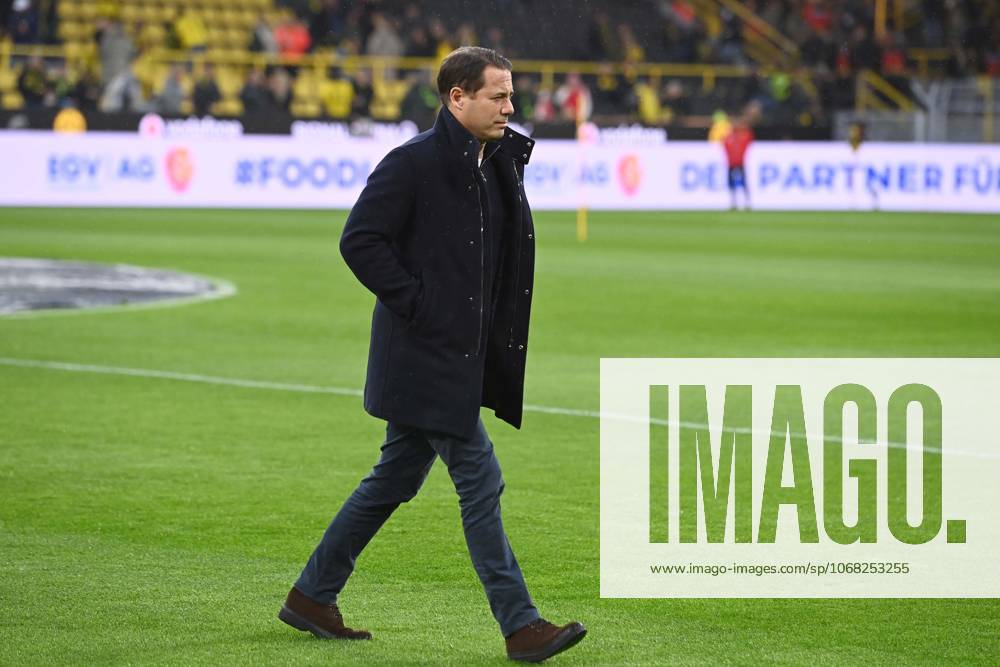 Lars RICKEN, Managing Director Borussia Dortmund Football 1 Bundesliga, 8 Spieltag, matchday8, Borussia Dortmund DO 1 FC Koeln K 1 0 am 25 10 2025 in Dortmund Germany UEFA regulations prohibit any use of photographs as image sequences and or quasi video Â
