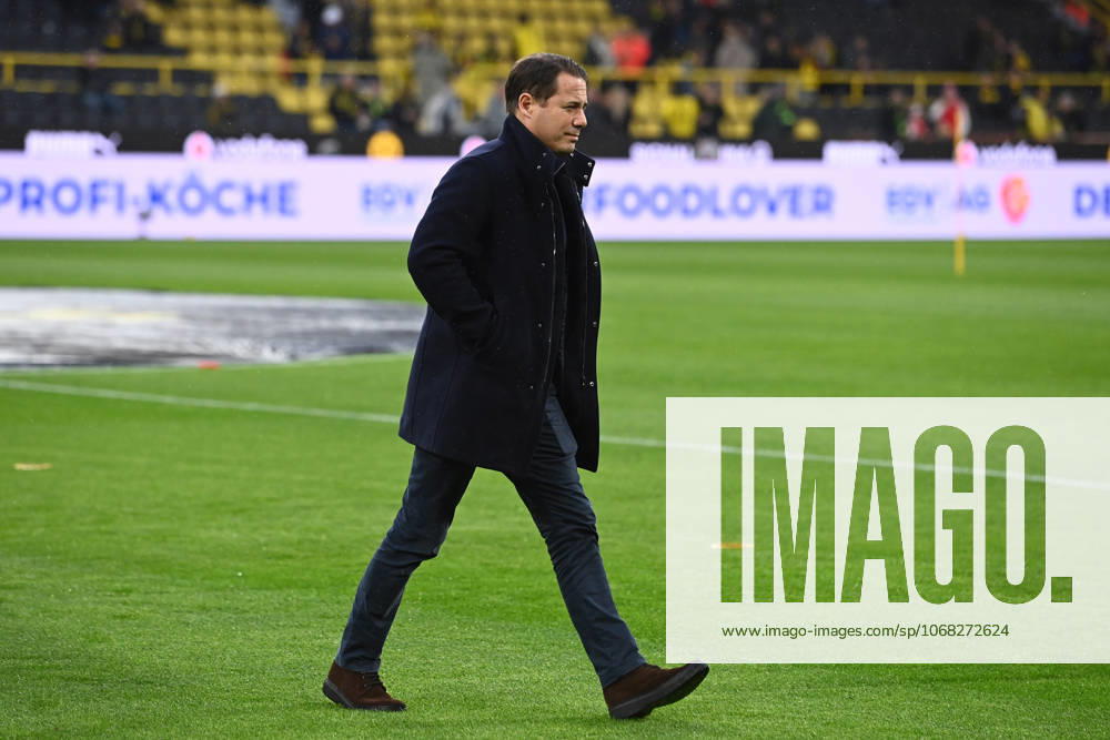 Lars RICKEN, Managing Director Borussia Dortmund Football 1 Bundesliga, 8 Spieltag, matchday8, Borussia Dortmund DO 1 FC Koeln K 1 0 am 25 10 2025 in Dortmund Germany UEFA regulations prohibit any use of photographs as image sequences and or quasi video Â