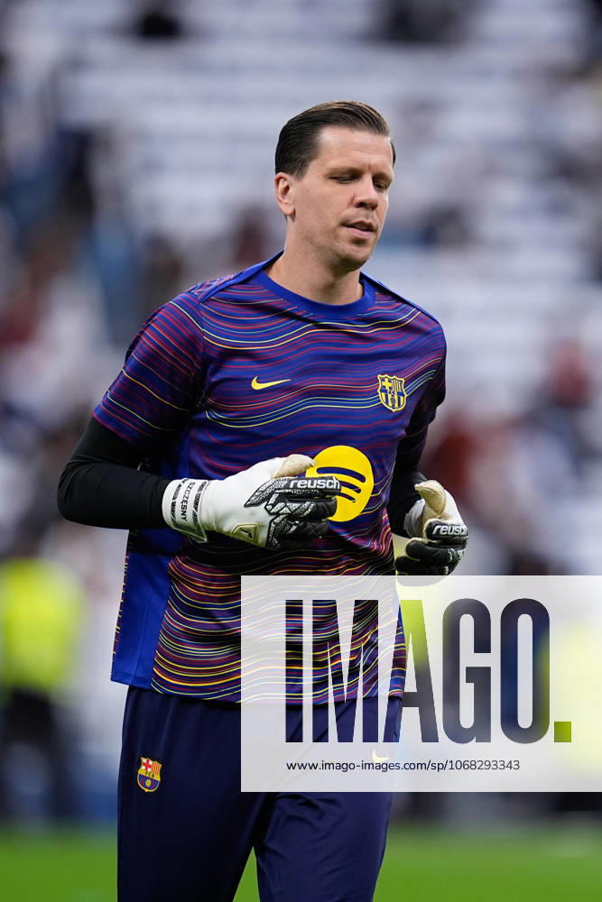 Wojciech Szczesny of FC Barcelona, Barca warms up during the Spanish League, LaLiga EA Sports, football match played between Real Madrid C.F. and FC Barcelona at Santiago Bernabeu stadium on October 26, 2025, in Madrid, Spain. Madrid Spain - ZUMAa181 20251026_zaa_a181_028